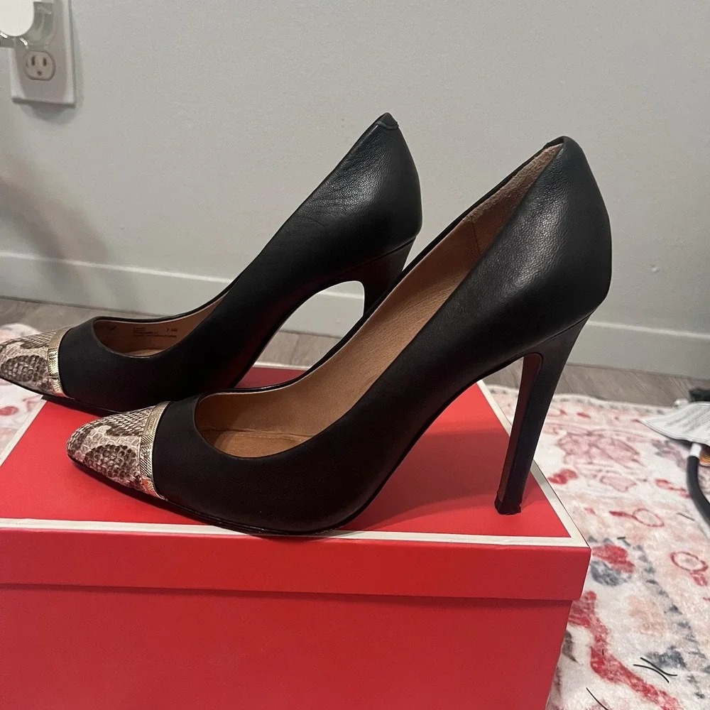 Coach Shoes Size 7.5B Black Heel with Snake Skin Pointed Toe and Gold Band Box